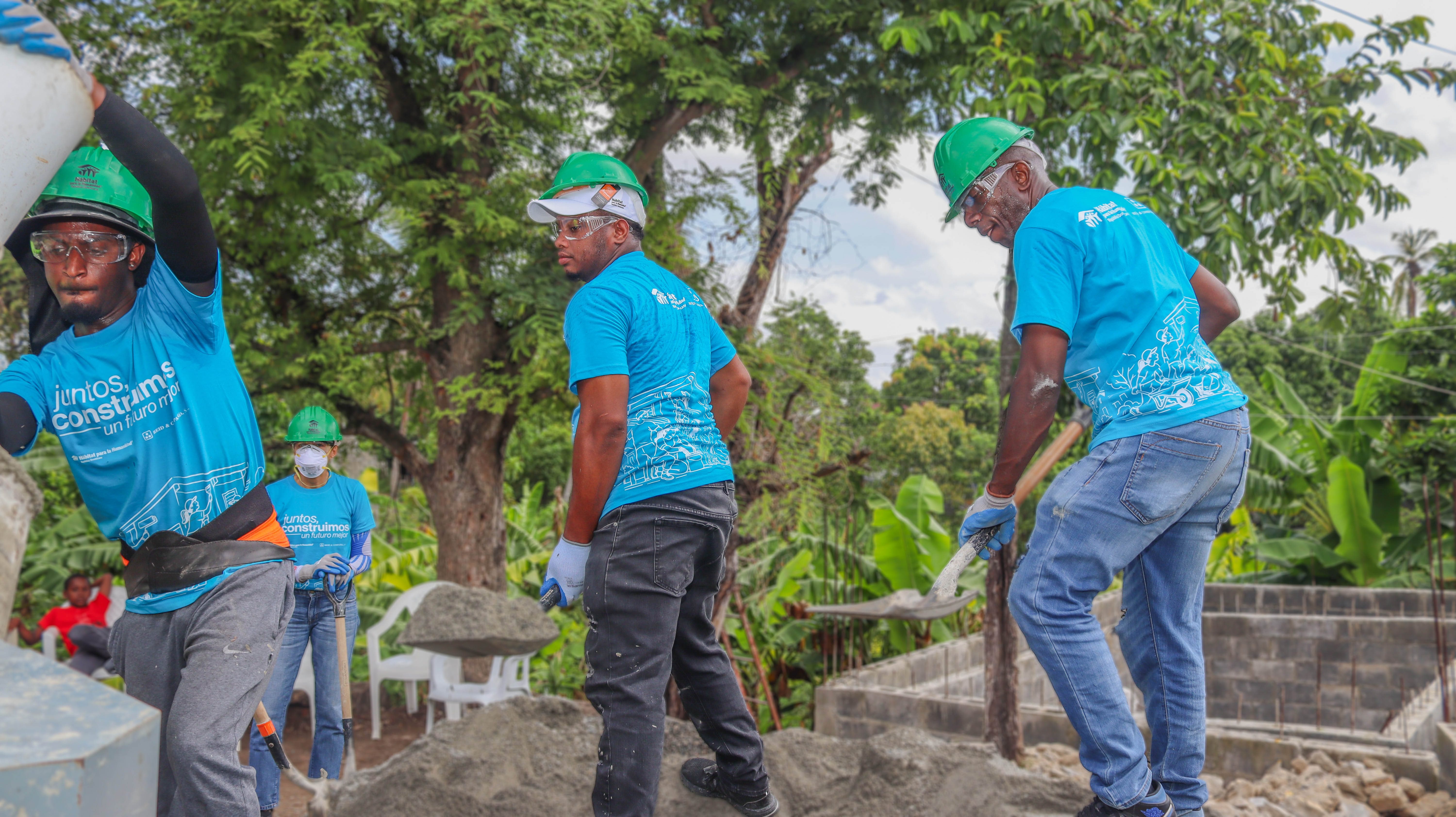 Reid & Compañía S. A. y Autocamiones S. A. transforman la vida de tres familias en San Cristóbal junto a Hábitat para la Humanidad República Dominicana — imagen 1 proporcionada por la fuente